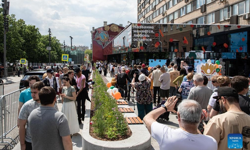 People line up to enter the newly opened fast food restaurant in a former McDonald's outlet in central Moscow, Russia, on June 12, 2022.Photo:Xinhua