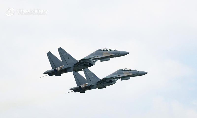 Two fighter jets attached to an aviation brigade of the air force under the PLA Eastern Theater Command take off from a military base in formation for a flight training exercise on May 14, 2022.Photo:Xinhua