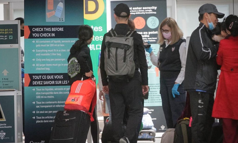 Travelers enter a boarding gate at Vancouver International Airport in Richmond, British Columbia, Canada, on June 14, 2022. The Canadian federal government announced Tuesday that it will suspend vaccination requirements against COVID-19 for domestic and outbound travel, federally regulated transportation sectors and federal government employees as of June 20.(Photo: Xinhua)