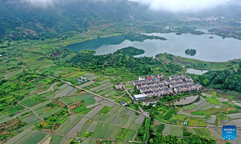Aerial photo taken on June 13, 2022 shows the view of Xinlian village in Xianju County, east China's Zhejiang Province. Xinlian village, an immigrant village of Dongling Reservoir, is planned, designed and built in a unified style.(Photo: Xinhua)
