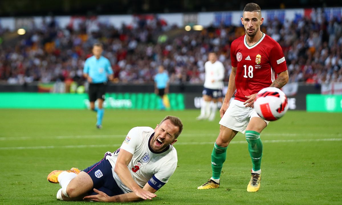 Harry Kane (left) of England reacts during the match against Hungary on June 14, 2022 in Wolverhampton, England. Photo: VCG