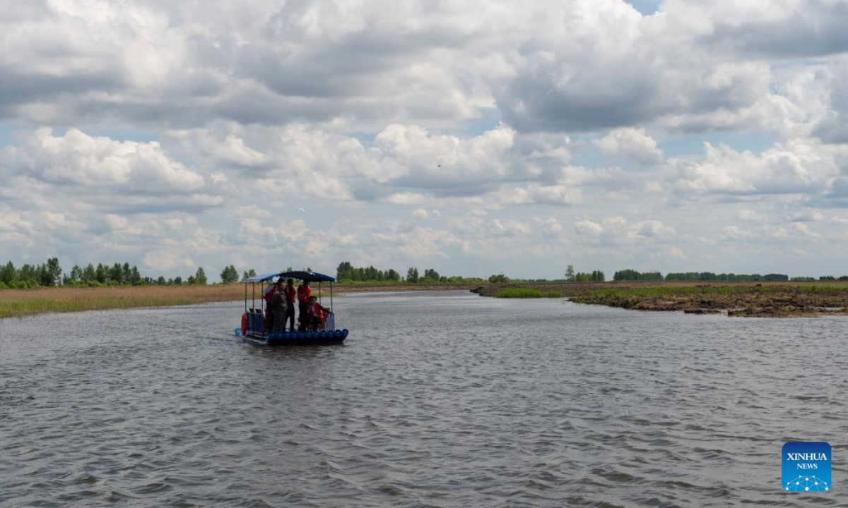 Tourists enjoy the scenery on a boat in Qixinghe National Nature Reserve in Baoqing County, Shuangyashan City, northeast China's Heilongjiang Province, June 17, 2022. Photo:Xinhua