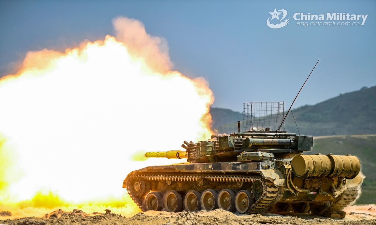 A tank attached to a combined-arms brigade under the PLA 71st Group Army fires at a mock target during a live-fire training exercise on May 21, 2022. (eng.chinamil.com.cn/Photo by Yao Zongkai)