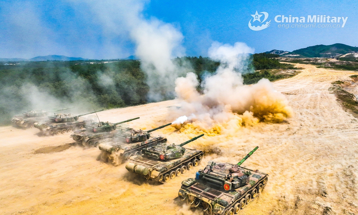 Tanks attached to a combined-arms brigade under the PLA 71st Group Army fire at mock targets during a live-fire training exercise on May 21, 2022. (eng.chinamil.com.cn/Photo by Zhu Baolong)