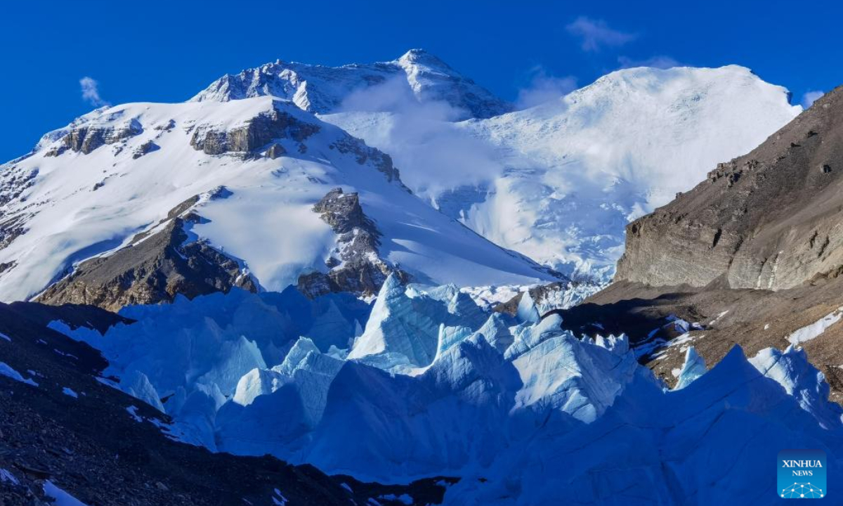 Photo taken with a mobile phone on May 6, 2022 shows the Rongbuk glacier at the foot of Mount Qomolangma, southwest China's Tibet Autonomous Region. Photo:Xinhua