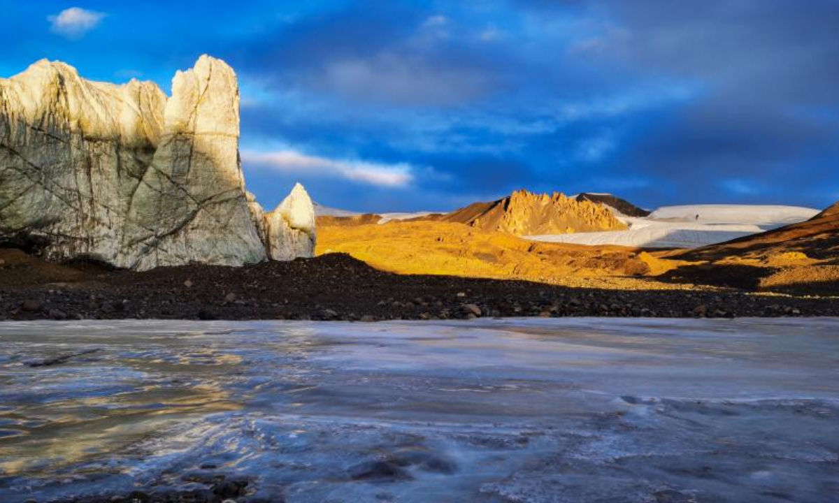 Photo taken with a mobile phone on Jan. 15, 2021 shows Purog Kangri glacier in Nagqu, southwest China's Tibet Autonomous Region. Photo:Xinhua