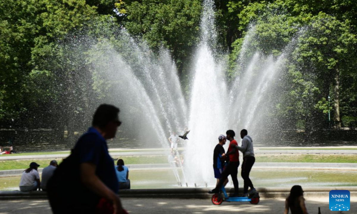People rest at the Park of the Fiftieth Anniversary in Brussels, Belgium, June 17, 2022. Belgium witnesses a heat wave with temperature expected to reach 34 degrees centigrade in Brussels in the following days. Photo:Xinhua