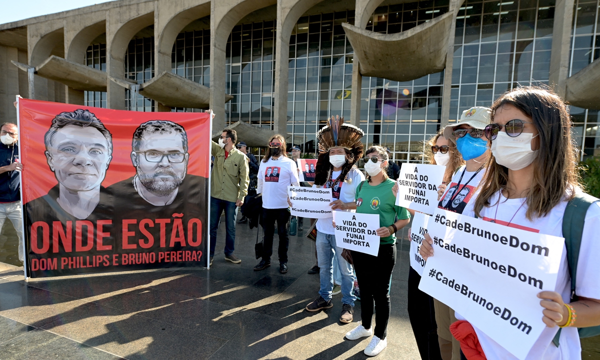 People protest outside the Ministry of Justice in Brasilia, Brazil on June 14, 2022 over missing British journalist Dom Phillips and Brazilian Indigenous affairs specialist Bruno Pereira. Photo: AFP