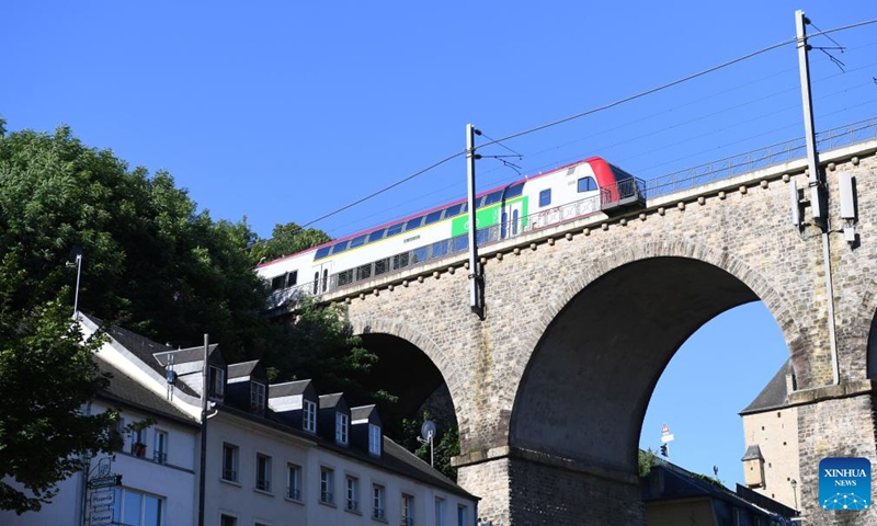 A train runs on a bridge in Luxembourg City, Luxembourg, June 14, 2022.(Photo: Xinhua)