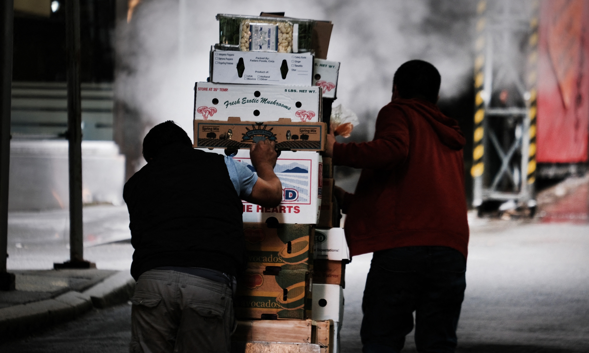 Workers move boxes of food outside the New York Stock Exchange (NYSE) on June 16, 2022 in New York City. Stocks fell sharply in morning trading as investors reacted to the Federal Reserve's largest rate hike since 1994. The highest inflation in 40 years has pushed the US economy to the brink of recession. Photo: AFP 