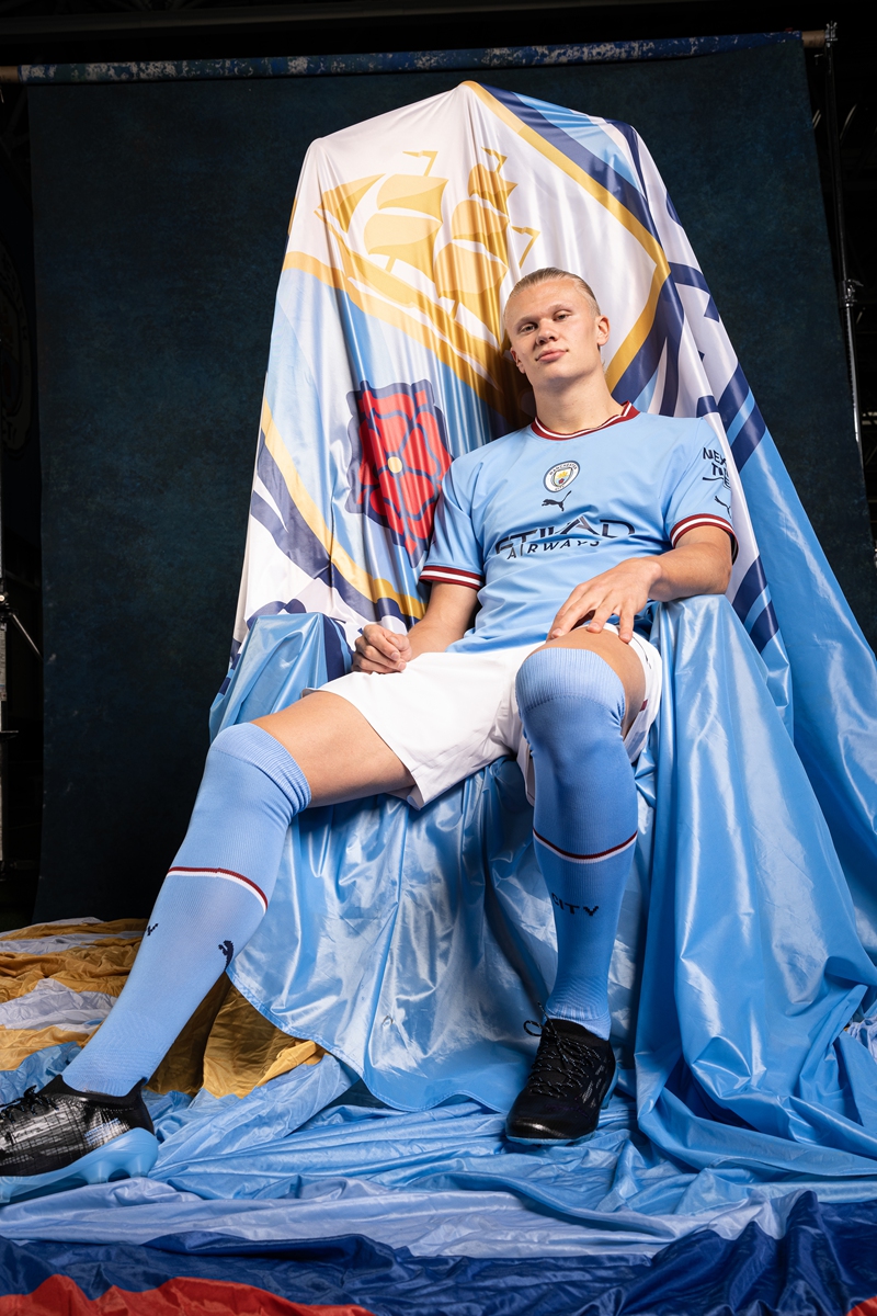 In this photo released on June 13, 2022, English Premier League club Manchester City unveil new signing Erling Haaland at Manchester City Football Academy in Manchester. Photo: VCG