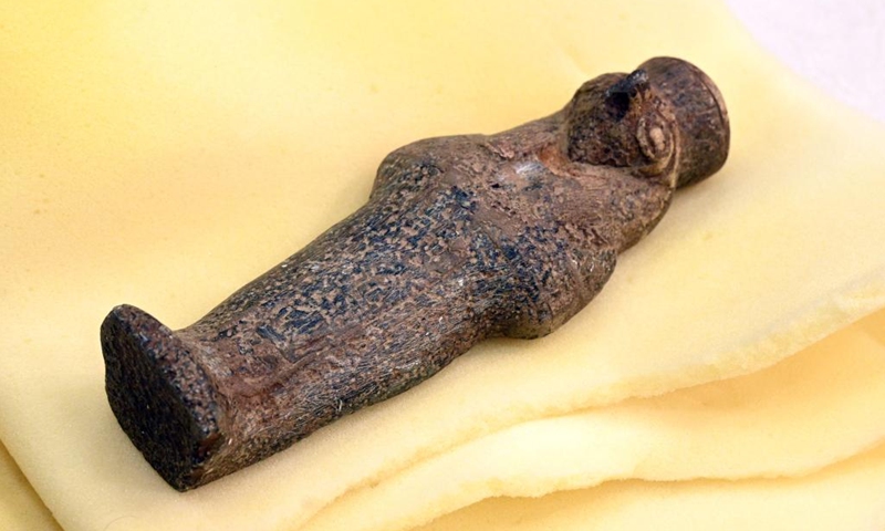A smuggled Pharaonic artifact is displayed during the handover in Kuwait City, Kuwait, on June 16, 2022. Kuwait returned on Thursday five smuggled Pharaonic artifacts to Egypt, a Kuwaiti official said.(Photo: Xinhua)