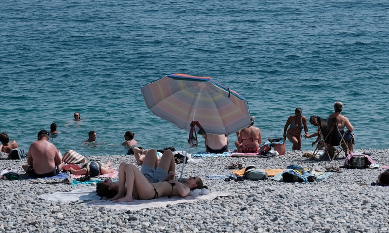 People spend time at the seaside in Nice, southern France, on June 17, 2022.Photo:Xinhua