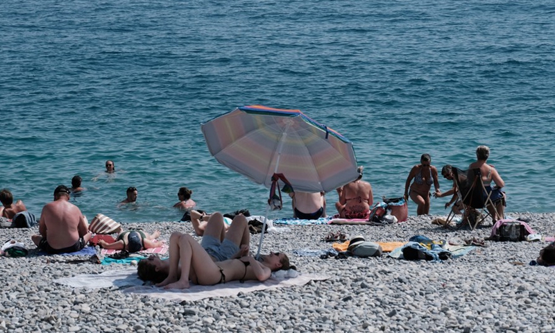 People spend time at the seaside in Nice, southern France, on June 17, 2022.Photo:Xinhua