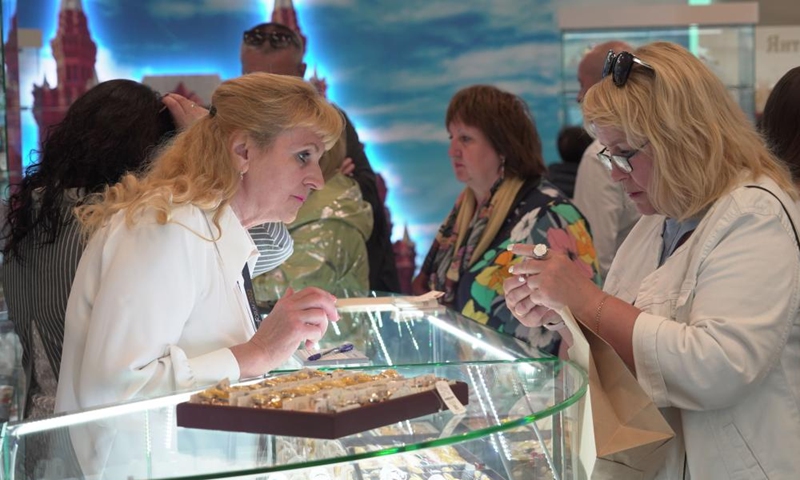 People visit the amber exhibition at the fifth International Economic Forum of the Amber Industry Amberforum-2022 in Svetlogorsk, Kaliningrad Region, Russia, June 16. The forum was held in Svetlogorsk from June 16 to 19.Photo:Xinhua