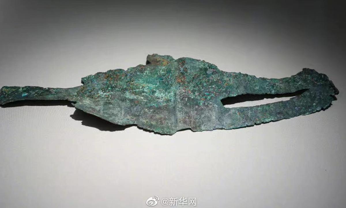 Bronze relic discovered at Laolongtou Tomb site Photo:Sina Weibo Xinhua 
