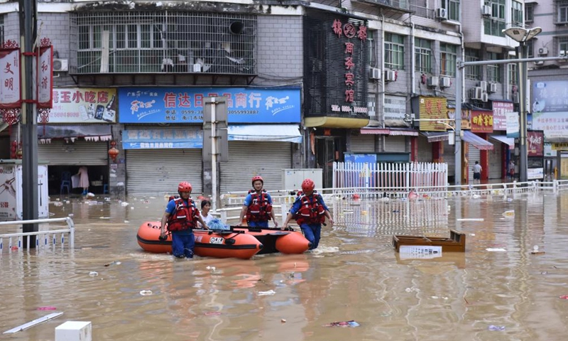 Rescuers evacuate stranded people in flood water in Jian'ou City, southeast China's Fujian Province, June 19, 2022.Photo:Xinhua