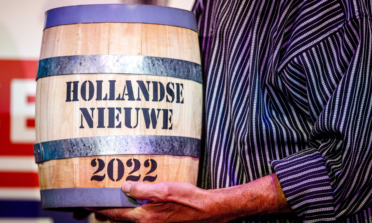 The first barrel, the first herring catch of this year, after its auction in Scheveningen, the Netherlands, on June 14, 2022. Photo: IC
