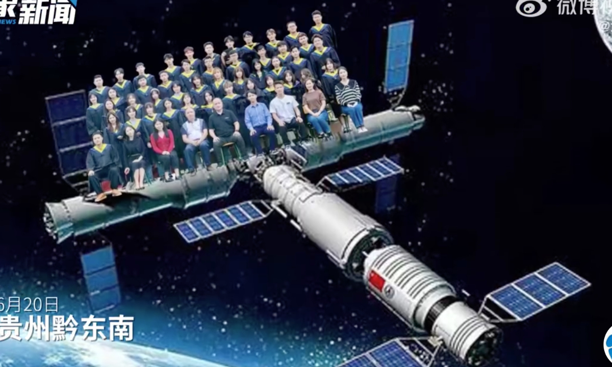 The photoshopped pictures of students and teachers in the outer space. Screenshot of Jimu News