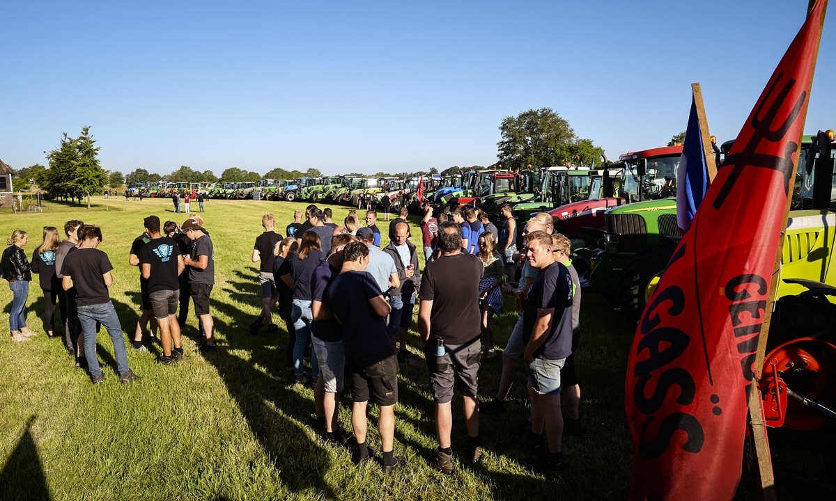 Farmers gather in Bathmen, the Netherlands on June 22, 2022, before traveling to Stroe where thousands of farmers are expected to meet to protest a new nitrogen reduction policy to reduce ammonia emissions from agriculture by 40 percent, which would reduce the number of livestock in the country. Photo: AFP