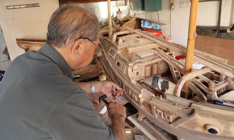 Zhang Guohui, an inheritor of the watertight-bulkhead technology of Chinese junks, makes a model boat at a workshop in Chongwu Town, Hui'an County of Quanzhou, east China's Fujian Province, April 29, 2022.(Photo: Xinhua)
