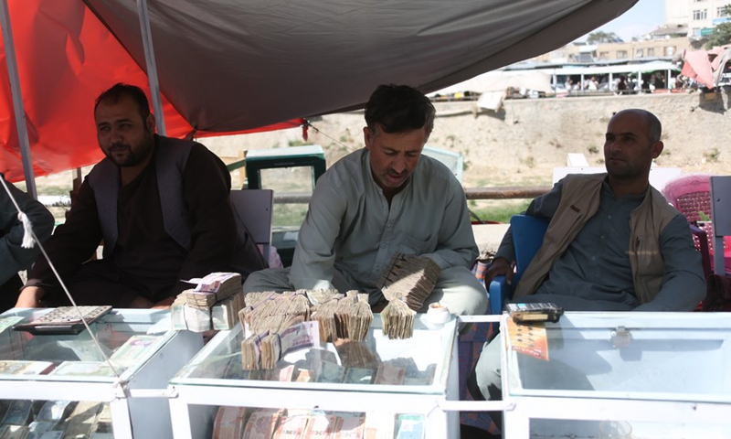 Afghan dealers wait for customers at a money exchange market in Kabul, Afghanistan, on June 19, 2022.(Photo: Xinhua)