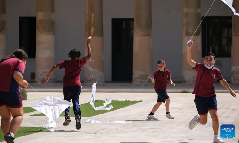 Students fly their kites made by themselves during the Chinese kite festival in Kalkara, Malta, on June 22, 2022. The Esplora Interactive Science Center in Malta was bustling with activities on Wednesday as students from primary schools got a break from the classroom to attend the 4th edition of the Chinese kite festival.(Photo: Xinhua)