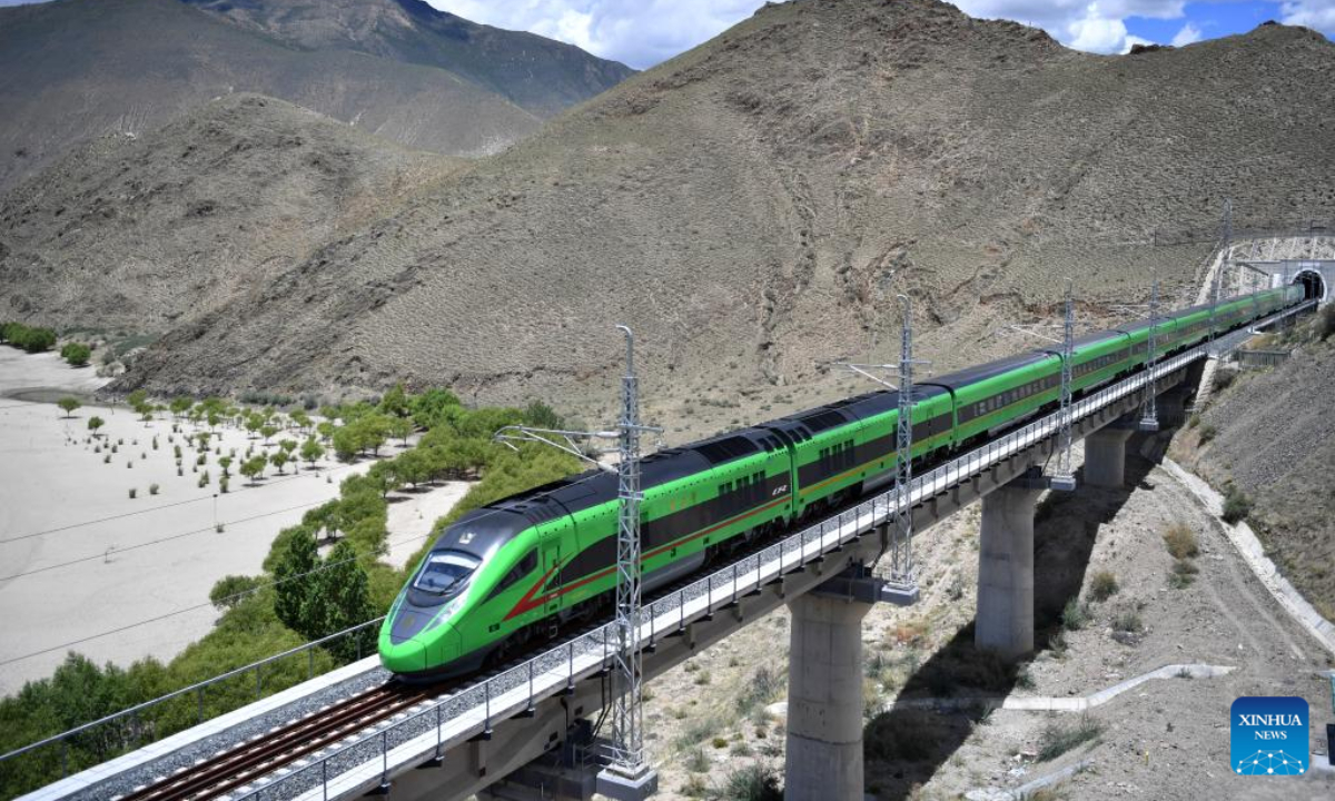 A Fuxing bullet train runs on the Lhasa-Nyingchi railway in Shannan, southwest China's Tibet Autonomous Region, June 22, 2022. Photo:Xinhua