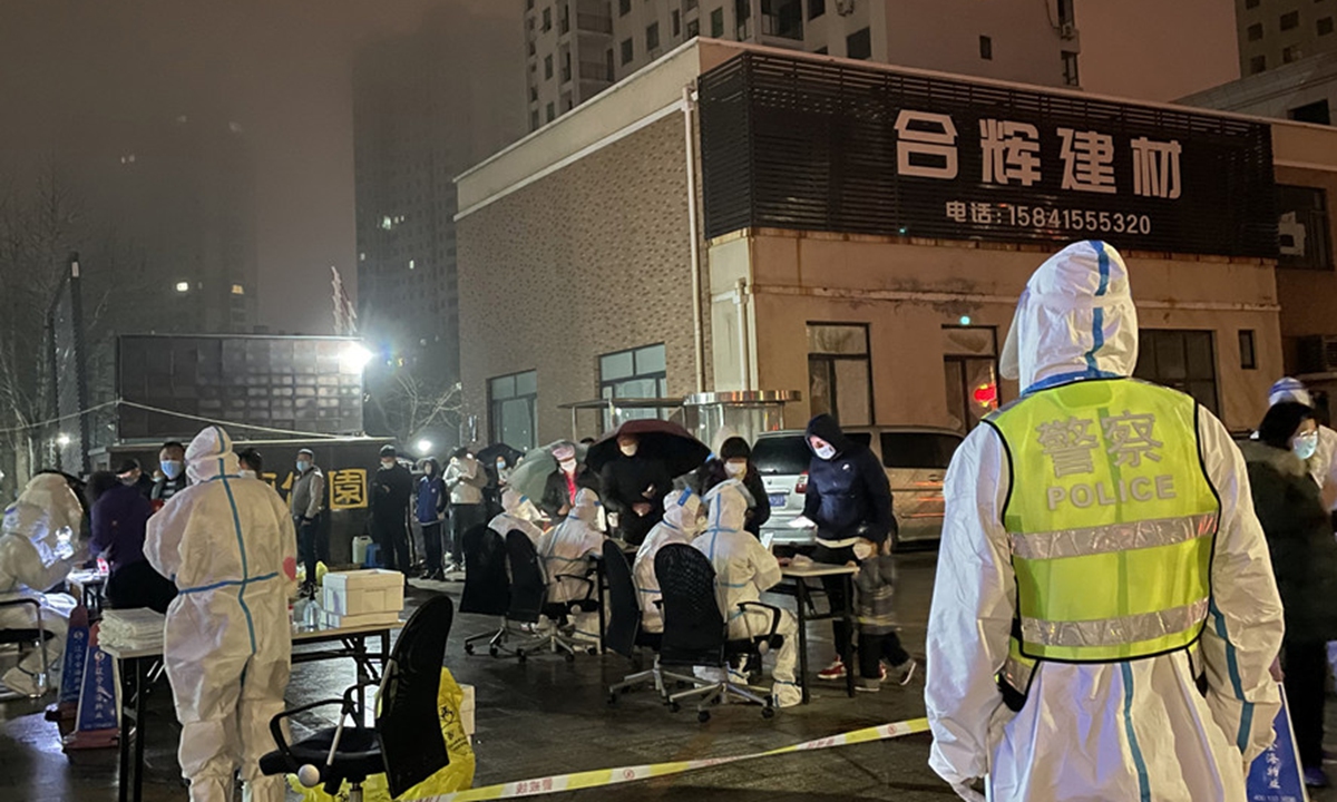 Residents take  nucleic acid test of COVID-19 in Dandong, Liaoning Province. Photo: Xinhua