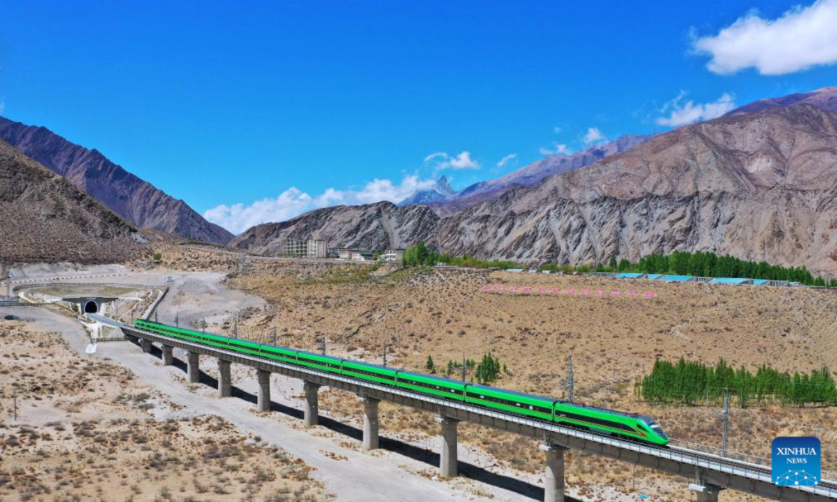 A Fuxing bullet train runs on the Lhasa-Nyingchi railway in Nang County, southwest China's Tibet Autonomous Region, April 14, 2022. Photo:Xinhua