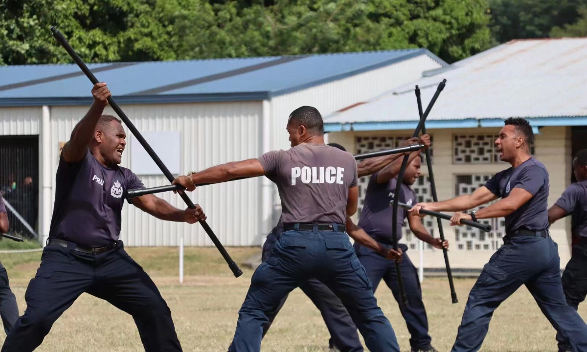 Demonstration of Joint Police Training between China and the Solomon Islands Photo: China Police Liaison Team