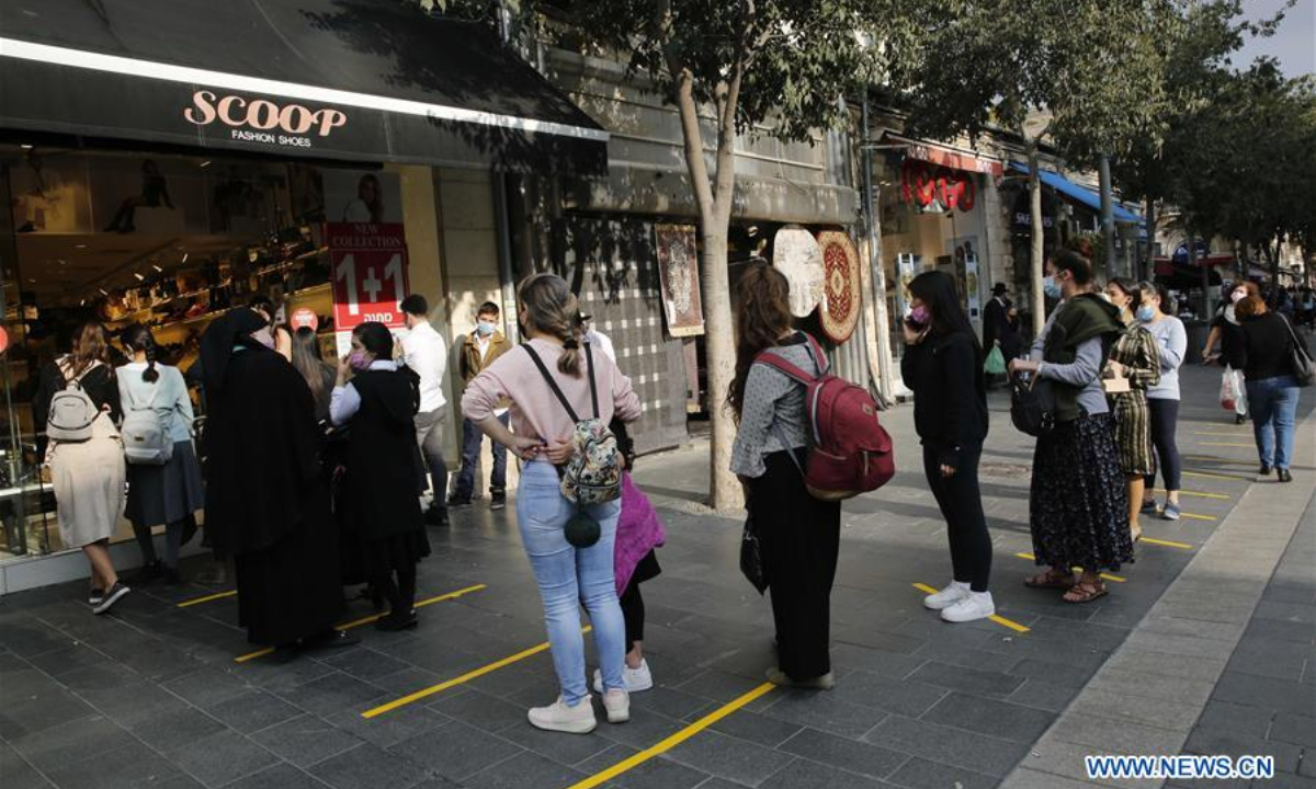People line up to enter a reopened street store in Jerusalem, on Nov 10, 2020. Street stores in Jerusalem were allowed to be reopened from Nov 8 as part of the steps to ease the ongoing full lockdown. Photo:Xinhua