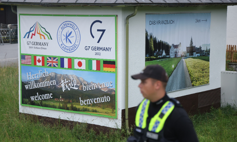 A policeman stands next to a billboard for the G7 summit on June 28, 2022 near Garmisch-Partenkirchen, Germany. Photo: VCG