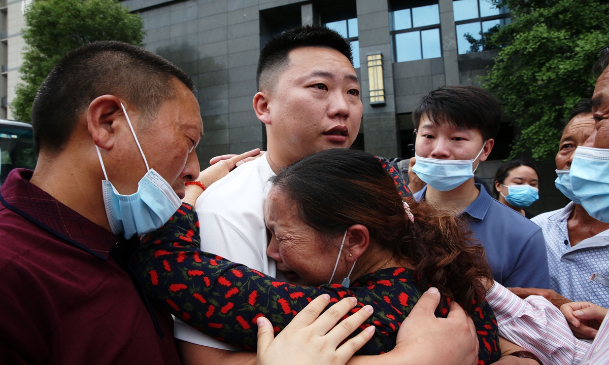 Parents hug their child surnamed Wang, who has been abducted for 26 years, in Southwest China's Chongqing. Photo: VCG