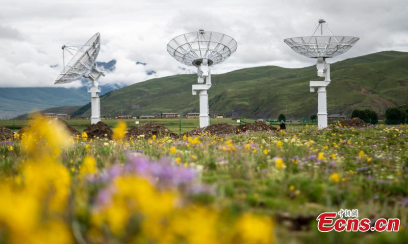 Photo shows the parabolic antennas in Daocheng county, Ganzi Ganzi Tibetan Autonomous Prefecture, southwest China's Sichuan Province, June 29, 2022. (Photo: China News Service/Liu Zhongyan)