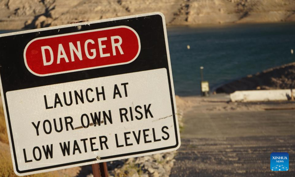 Photo taken on July 5, 2022 shows a sign warning people about the danger to launch boats due to low water levels near Echo Bay, Lake Mead, Nevada, the United States. Photo:Xinhua