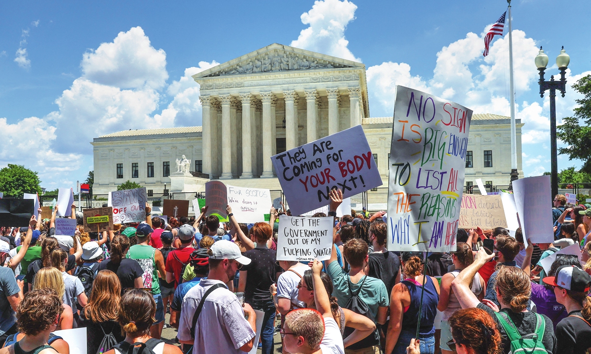 Protesters gather in the wake of the decision overturning the landmark Roe v. Wade outside the US Supreme Court on June 25, 2022 in Washington, DC. Photo: AFP