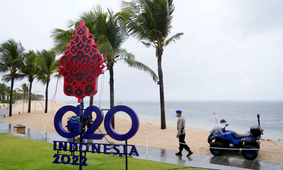 A police officer walks past a G20 sign in Nusa Dua, Bali, Indonesia, Thursday, July 7, 2022. Foreign ministers from the Group of 20 leading rich and developing nations are gathering in Indonesia's resort island of Bali for talks. Photo: VCG?