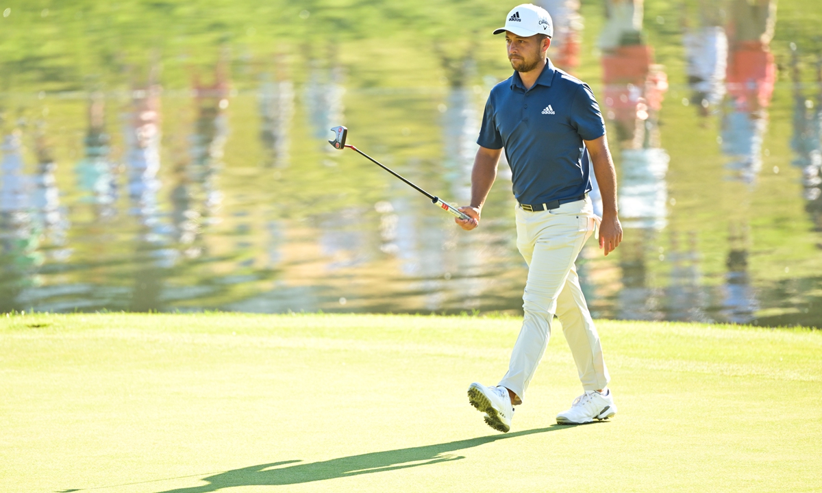 Xander Schauffele walks on the 17th green during the third round of the Travelers Championship on June 25, 2022 in Cromwell, Connecticut. Photo: VCG