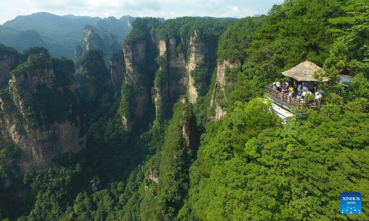 Aerial photo shows tourists visiting the Wulingyuan scenic area in Zhangjiajie, central China's Hunan Province, July 8, 2022. As the summer vacation approaches, Zhangjiajie, a popular tourist destination in Hunan Province, has taken a series of measures to boost the recovery of tourism. Photo:Xinhua