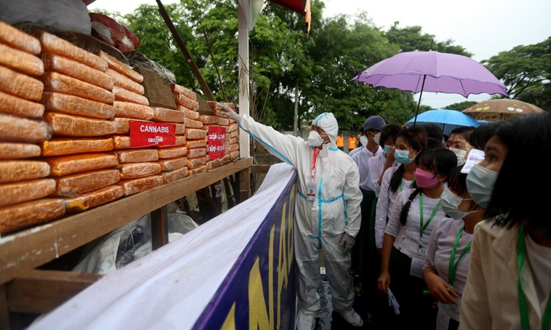 Students look at seized drugs to be burnt in Yangon, Myanmar, June 26, 2022.Photo:Xinhua