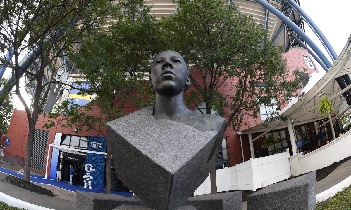 A statue honoring the pioneering champion Althea Gibson is seen after its unveiling at the USTA Billie Jean King National Tennis Center in New York on August 26, 2019. Photo: AFP