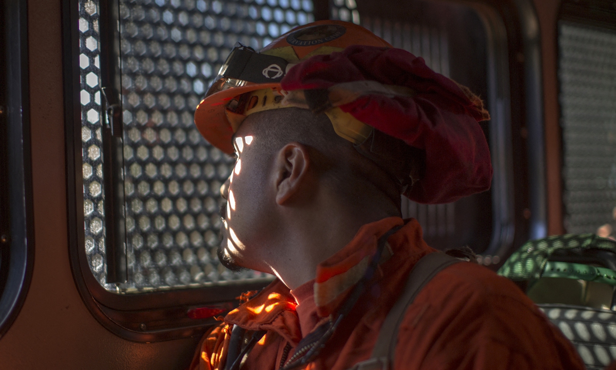 An inmate firefighter from Oak Glen Conservation Camp in California looks out at the free world as he is transported to a work assignment under the authority on September 28, 2017. Photo: AFP