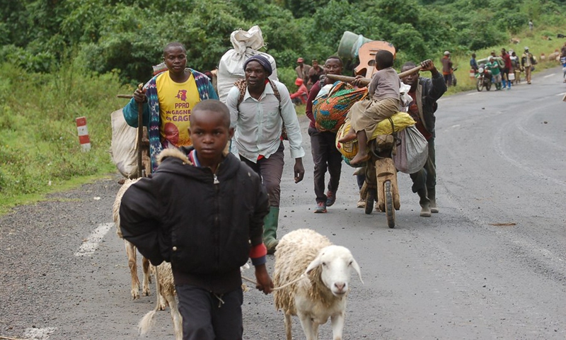 Photo taken on May 24, 2022 shows people fleeing due to the fighting between the Democratic Republic of the Congo (DRC) army and March 23 Movement (M23) rebels near the city of Goma, capital of North Kivu province of the DRC.(Photo: Xinhua)