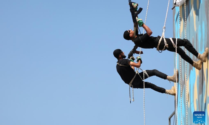 Members of the Palestinian Hamas security forces show their skills as they take part in a military graduation ceremony in the southern Gaza Strip city of Khan Younis, on June 30, 2022.(Photo: Xinhua)