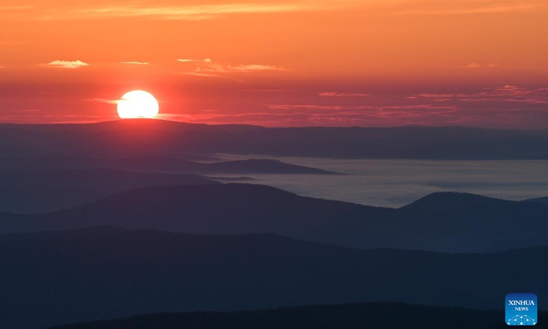 Photo taken on June 29, 2022 shows the sunrise at Okliet Mountain in Genhe City, north China's Inner Mongolia Autonomous Region.(Photo: Xinhua)