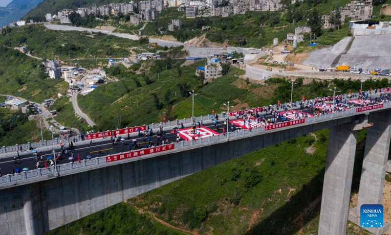 Aerial photo taken on June 30, 2022 shows a view of a grand bridge in Jinyang County, southwest China's Sichuan Province. A grand bridge connecting the old town area and new town area of Jinyang Town opened to traffic on June 30. The bridge has significantly improved local traffic conditions, cutting the driving time between two areas from over one hour to a few minutes.(Photo: Xinhua)