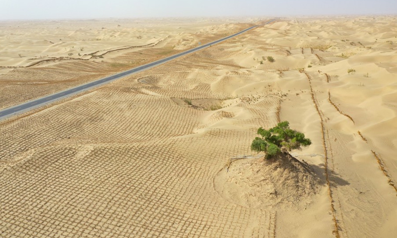 Aerial photo shows a new highway traversing the Taklimakan Desert in northwest China's Xinjiang Uygur Autonomous Region, June 26, 2022.(Photo: Xinhua)