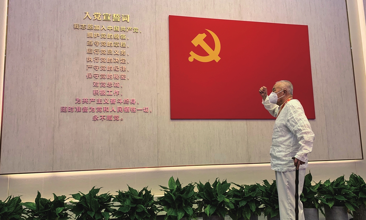 July 1, 2022 marks the 101st anniversary of the founding of the Communist Party of China (CPC). A 96-year-old CPC member named Yang Qingchun is retaking an oath in front of the Party flag in the memorial hall of the First National Congress of the CPC in Shanghai. Photo: Qi Xijia/GT