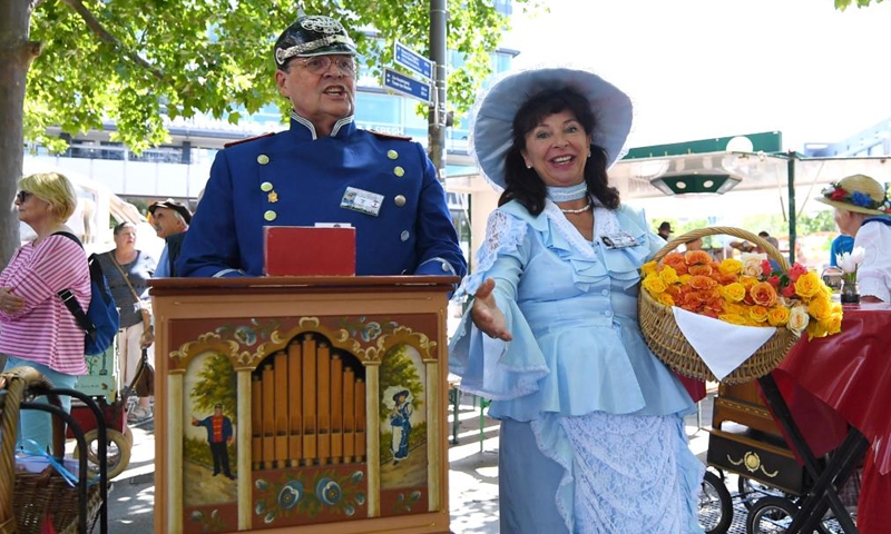 Barrel organ players perform during a parade of an international barrel organ festival in Berlin, Germany, on July 2, 2022.Photo:Xinhua